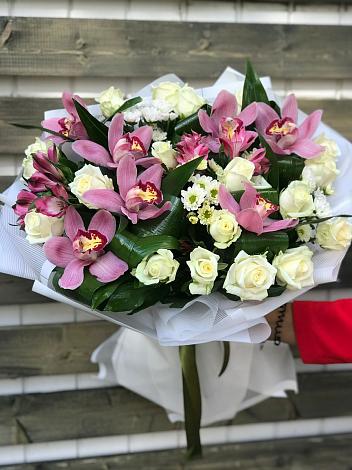 Букет цветов из: Розы и Хризантемы в Дальнегорске