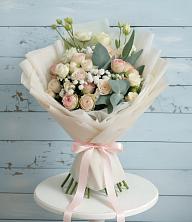 Букет цветов из:  Розы и Лизиантусы в Дальнегорске