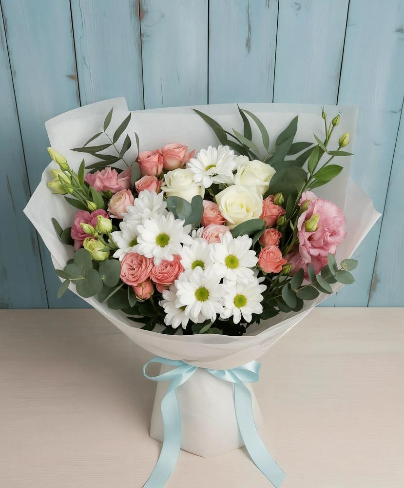 Букет цветов из: Розы, Лизиантусы и Хризантемы в Дальнегорске