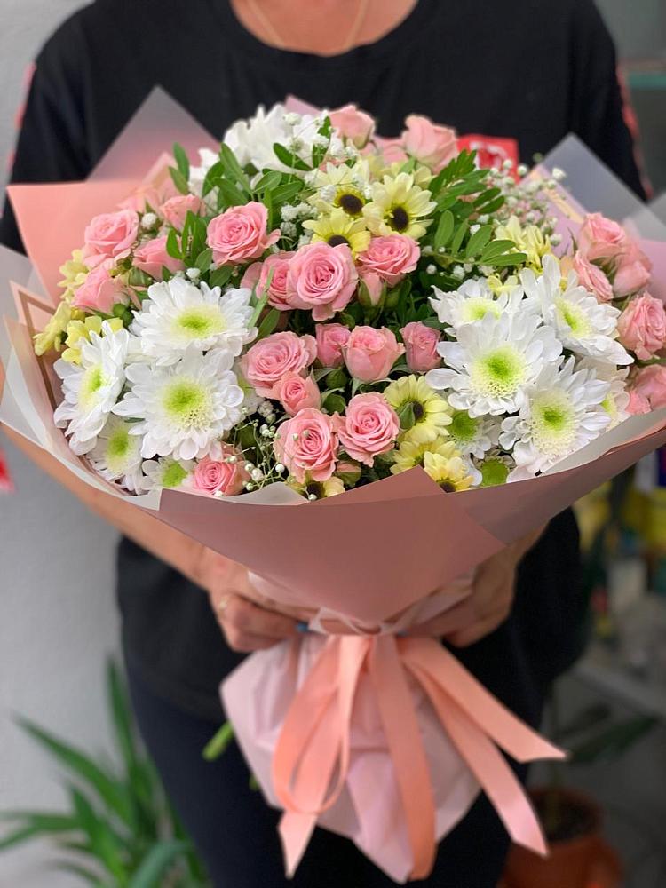 Букет цветов из: Розы и Хризантемы в Дальнегорске