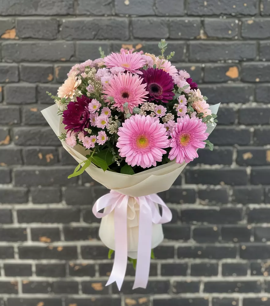 Букет цветов из: Герберы и Хризантемы в Дальнегорске