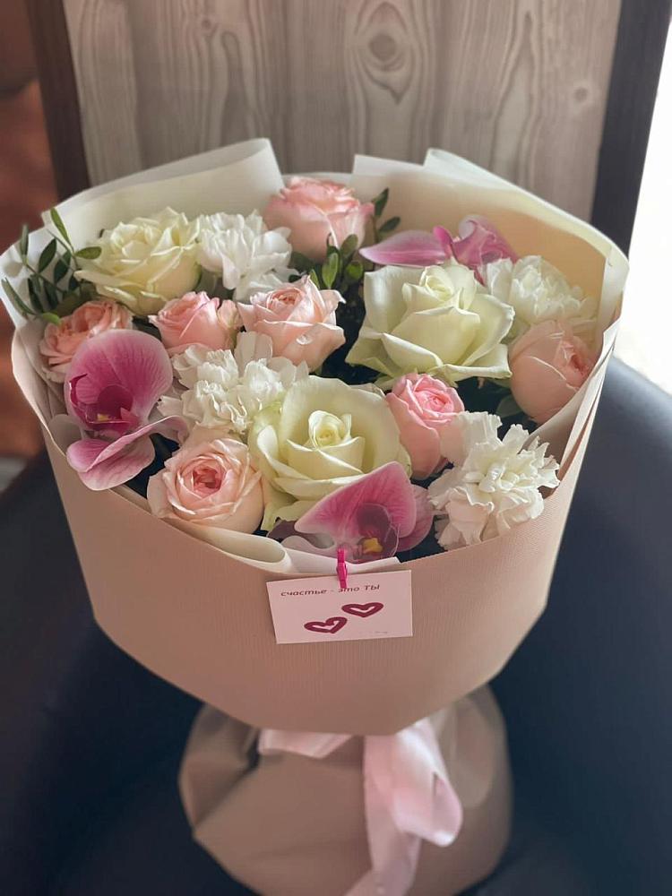 Букет цветов из: Орхидеи, Розы и Гвоздики в Дальнегорске