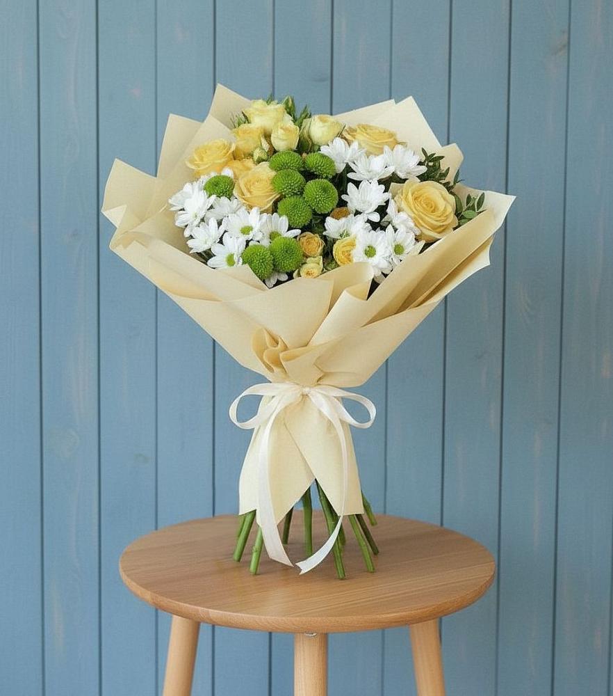 Букет цветов из: Хризантемы и Розы в Дальнегорске