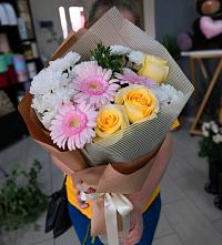 Букет цветов из:  Герберы, Розы и Хризантемы в Дальнегорске
