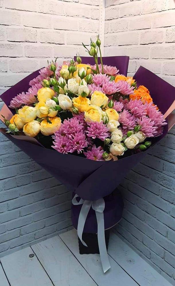 Букет цветов из: Хризантемы и Розы в Дальнегорске