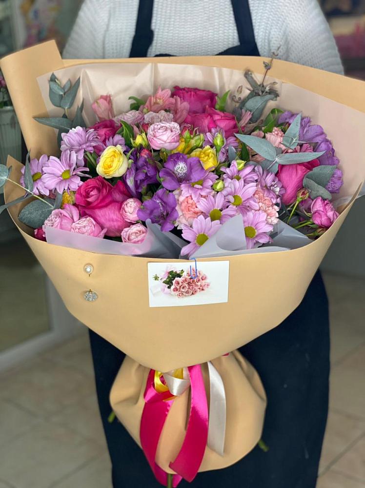 Букет цветов из: Хризантемы, Гвоздики и Альстромерии в Дальнегорске