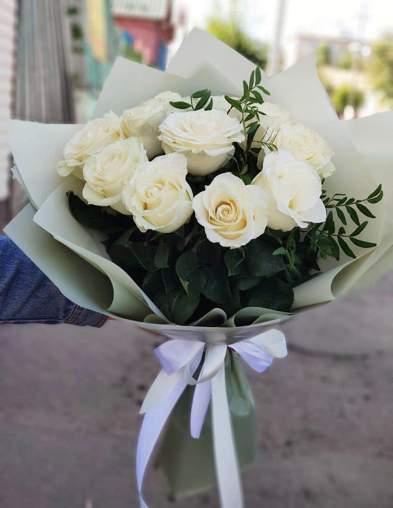 Букет Белые розы Проуд в Дальнегорске