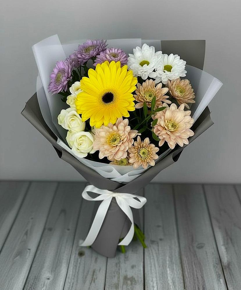 Букет цветов из: Розы, Герберы и Хризантемы в Дальнегорске