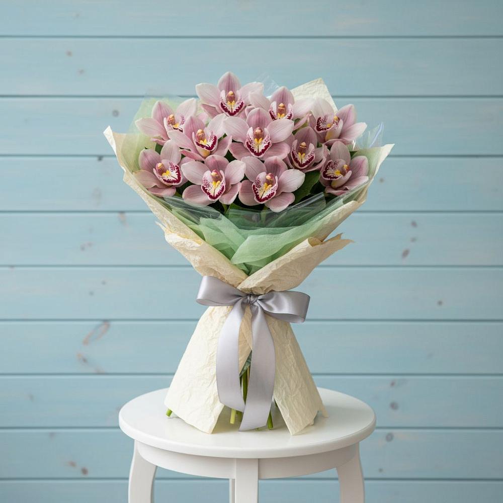 Букет цветов из: Орхидеи и Розы в Дальнегорске