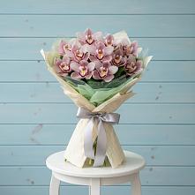 Букет цветов из:  Орхидеи и Розы в Дальнегорске