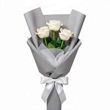 Букет 3 белые розы в Дальнегорске