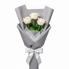 Букет 3 белые розы в Дальнегорске