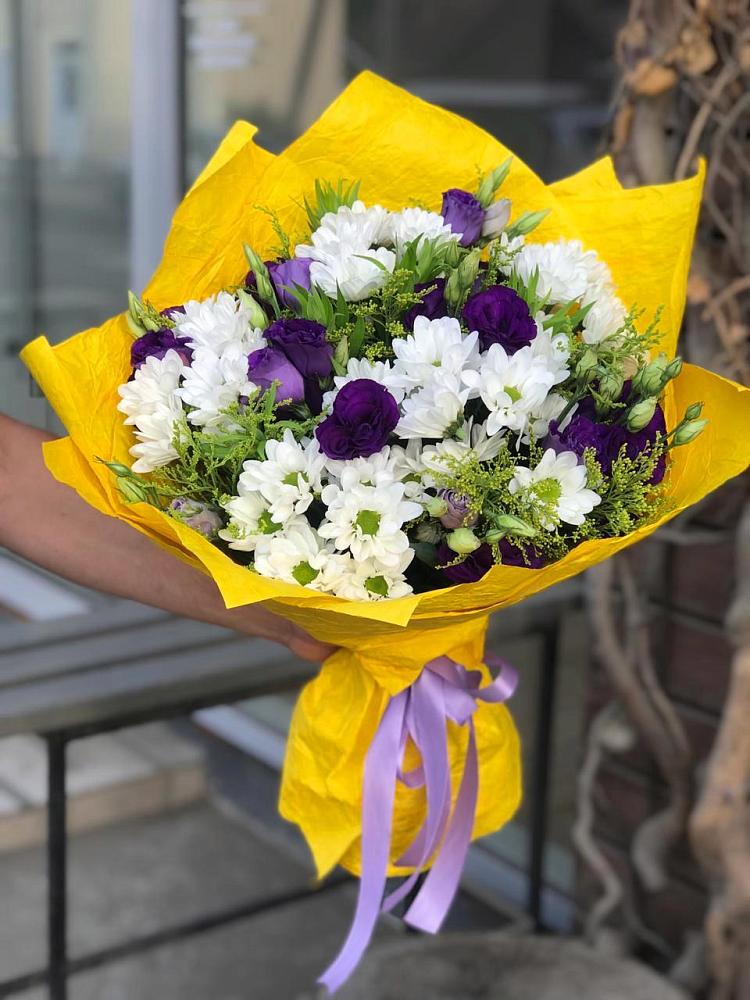 Букет цветов из: Ирисы, Хризантемы и Ромашки в Дальнегорске