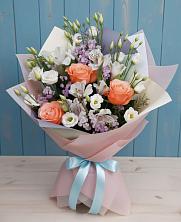 Букет цветов из:  Лизиантусы, Розы, Альстромерии и Гипсофила в Дальнегорске