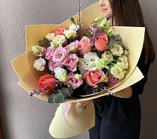 Букет цветов из:  Розы, Лизиантусы и Гвоздики #REPLACE_PRED# Дальнегорске