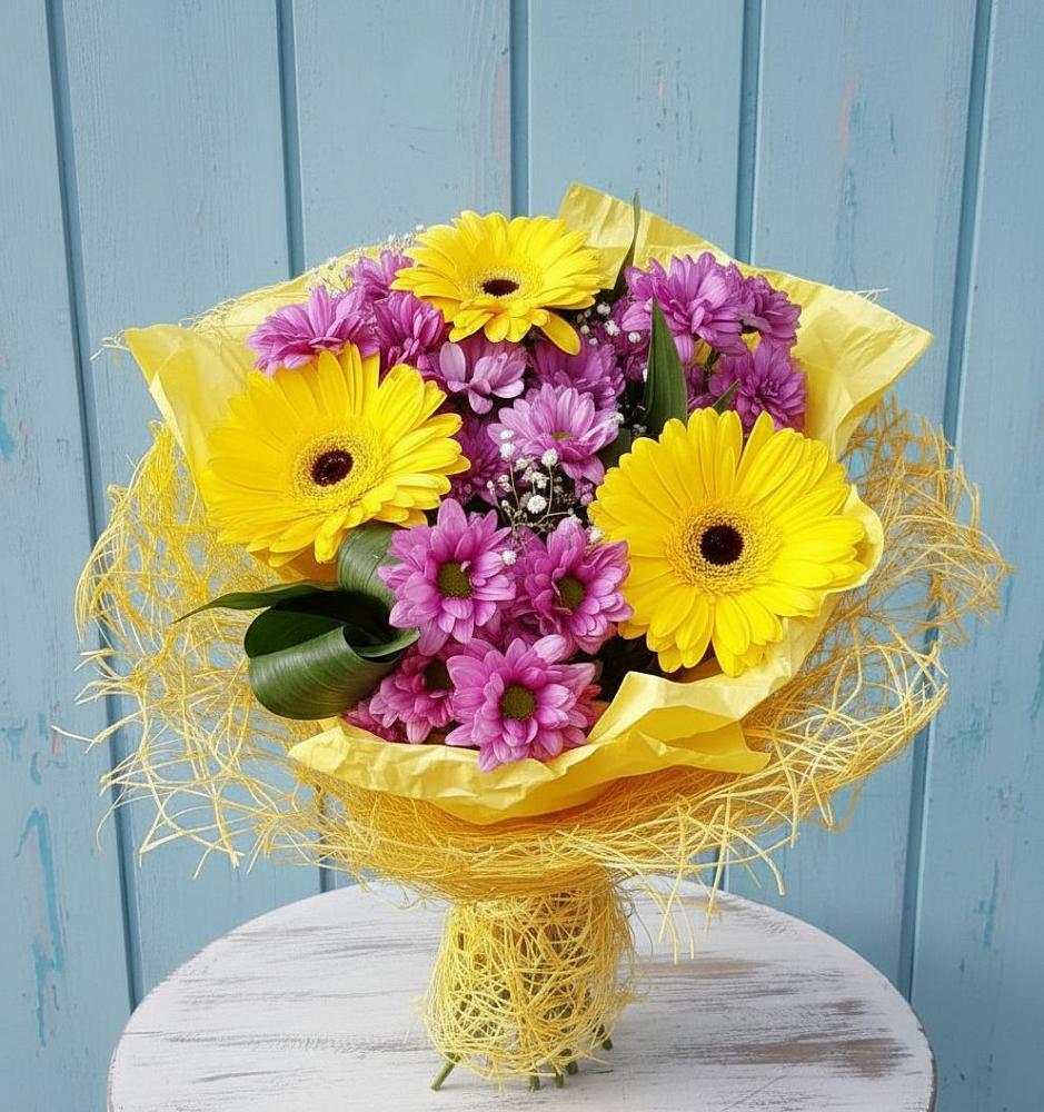 Букет цветов из: Хризантемы и Герберы в Дальнегорске