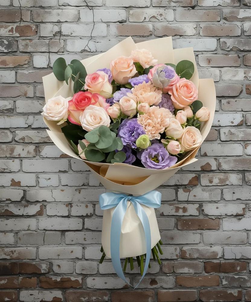 Букет цветов из: Розы, Лизиантусы и Гвоздики в Дальнегорске