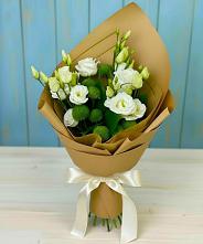 Букет цветов из:  Хризантемы и Лизиантусы в Дальнегорске