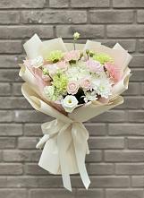 Букет цветов из:  Гвоздики, Розы, Лизиантусы и Хризантемы в Дальнегорске