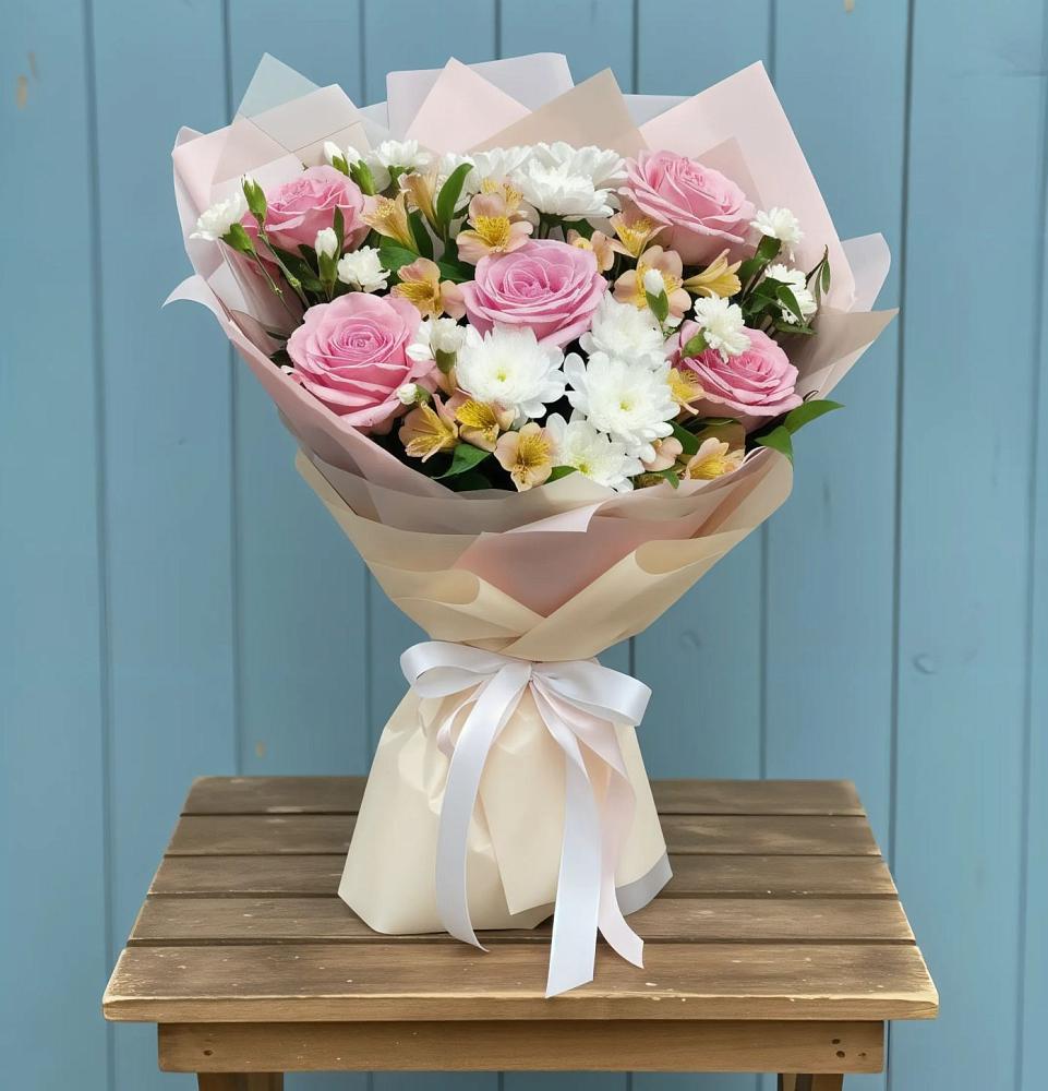 Букет цветов из: Гвоздики, Орхидеи и Розы в Дальнегорске