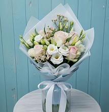 Букет цветов из:  Розы и Лизиантусы в Дальнегорске