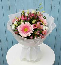 Букет цветов из:  Герберы, Альстромерии и Лизиантусы #REPLACE_PRED# Дальнегорске
