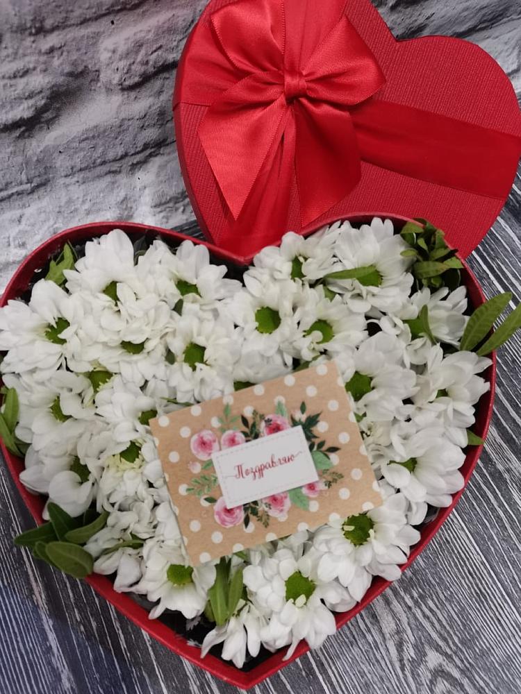 Цветочная композиция из Хризантемы в виде сердца в Дальнегорске