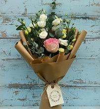 Букет цветов из:  Розы и Лизиантусы в Дальнегорске