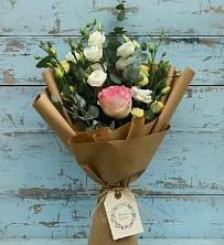 Букет цветов из:  Розы и Лизиантусы в Дальнегорске