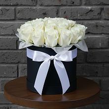 Цветочная композиция из Розы в шляпной коробке в Дальнегорске